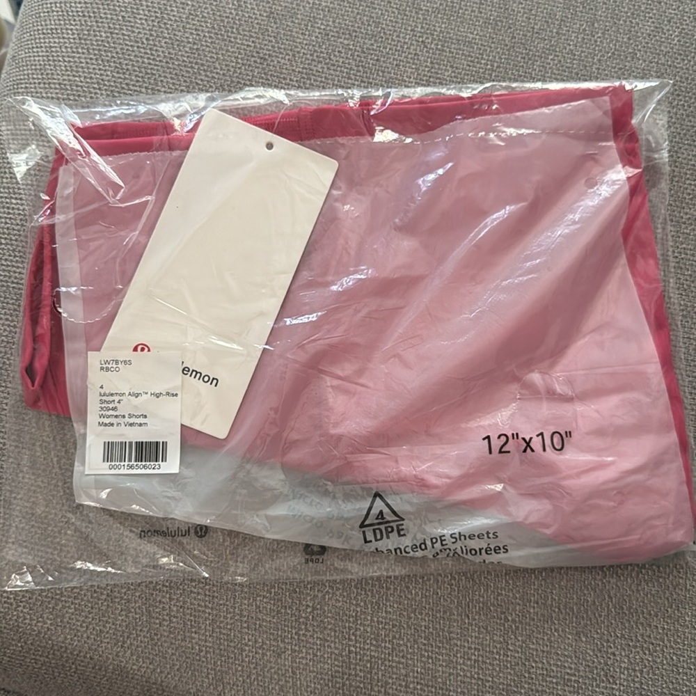 Lululemon- Align High-Rise Short 4”
Size: 4 - Picture 3 of 4